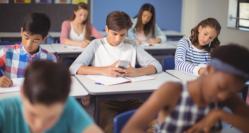 860_phones_in_classroom.png