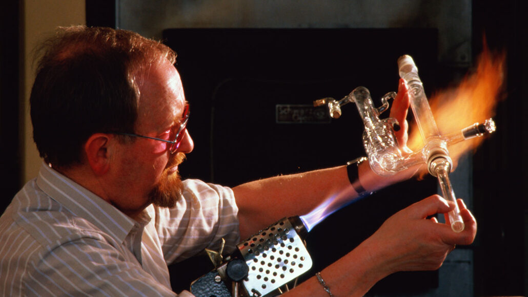Watch Scientific Glass Blower Makes Beer Glasses, Good Form