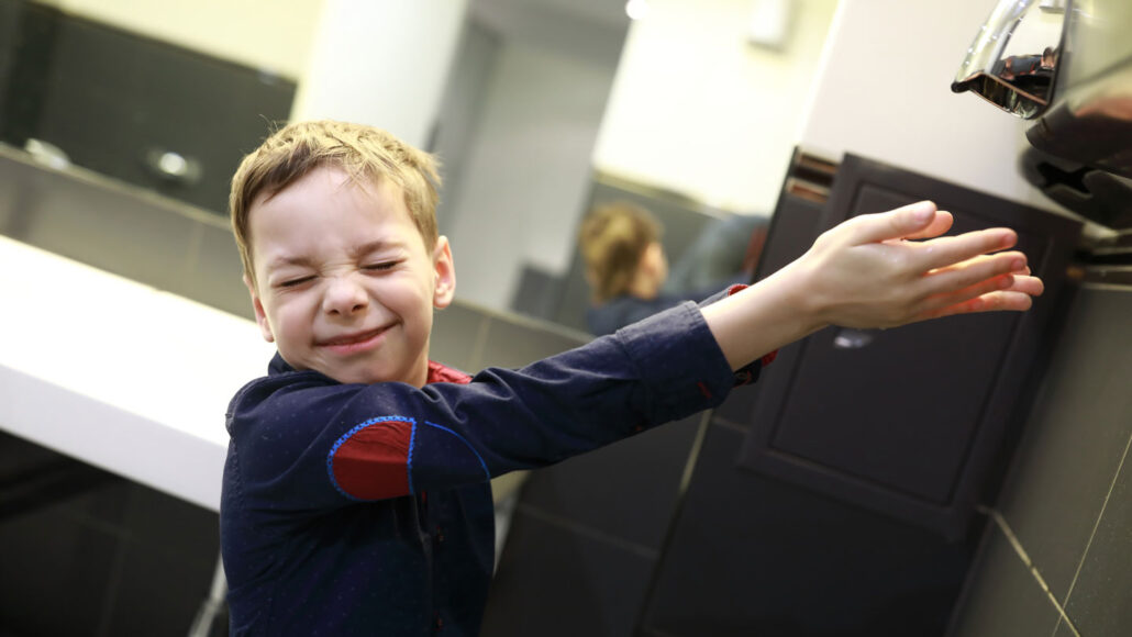 Hand dryers can infect clean hands with bathroom germs