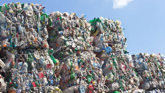 042618_LH_recyclable-plastic_feat.jpg