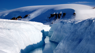 860_glaciers_icecaps_meltwater_river.png