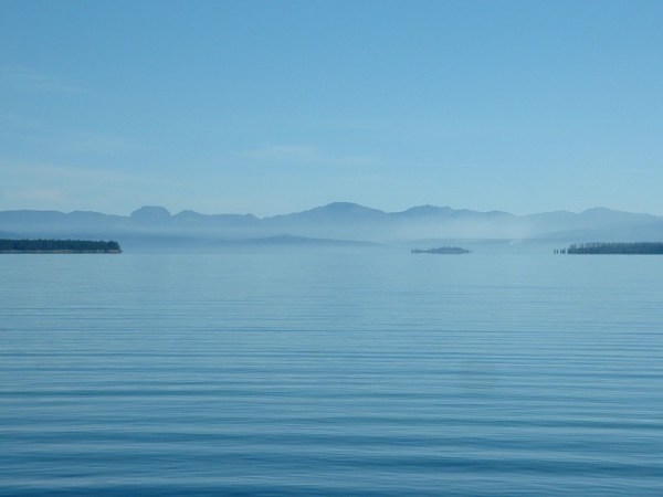 Scientists have been studying seiches, or large waves that slosh back and forth, in Yellowstone Lake to better understand what lies beneath. Credit: Seglea