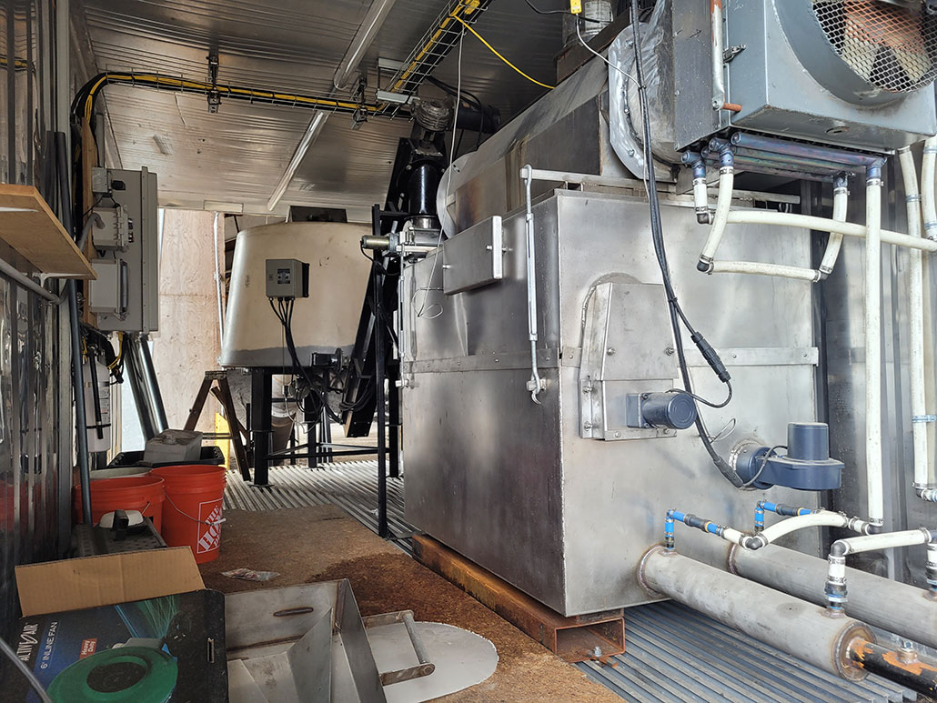 a photo of a pyrolizer, a large steel machine